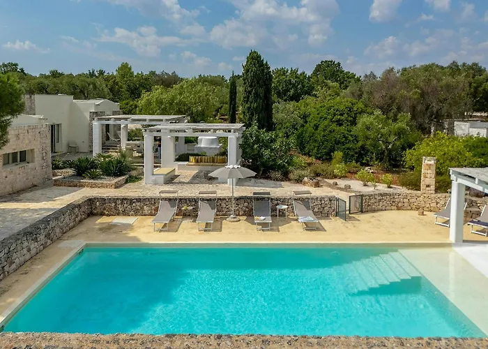 Mediterranean Villa With Pool & Sauna Near Ostuni בית נופש